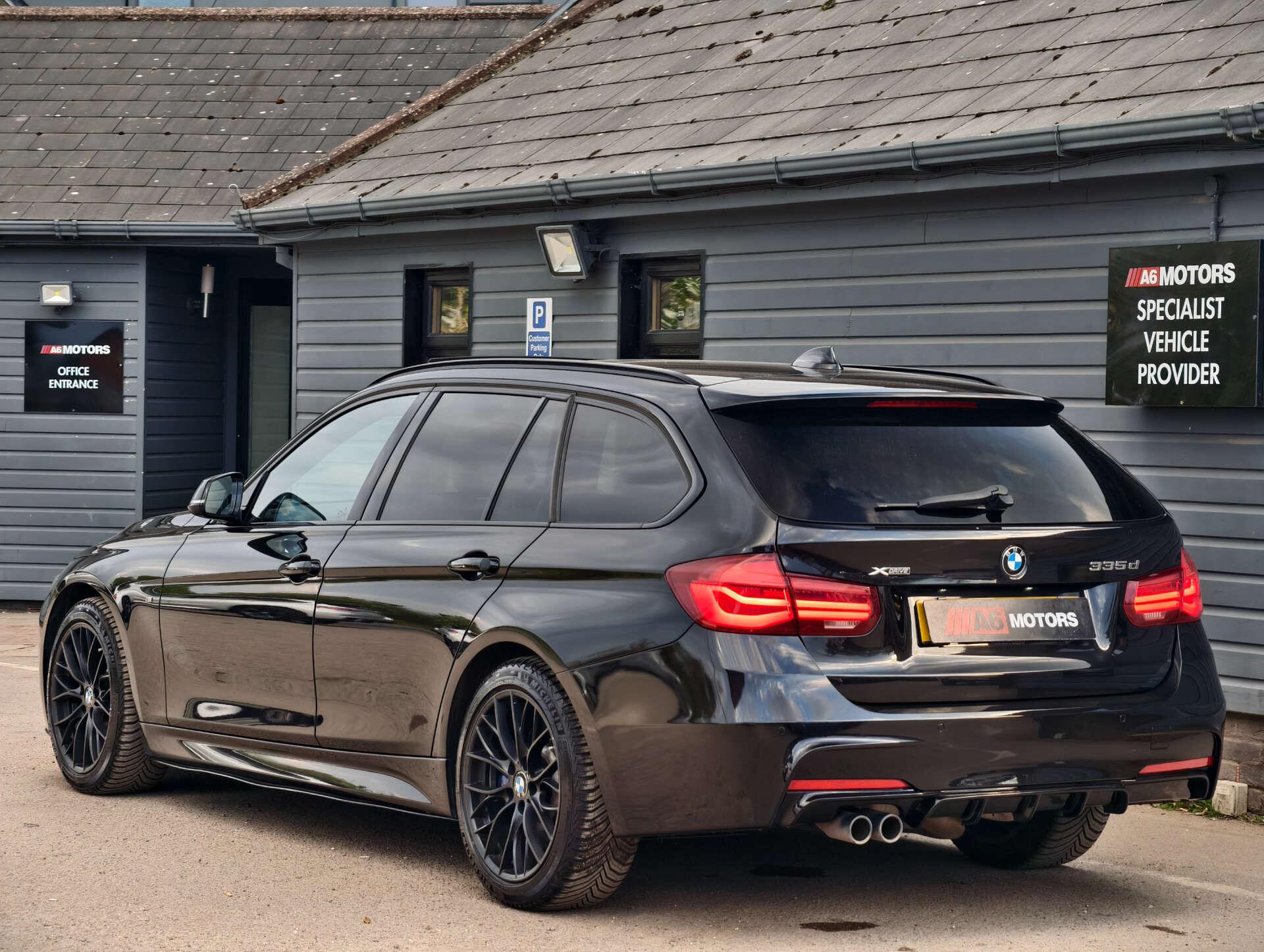 BMW 3 Series view 14