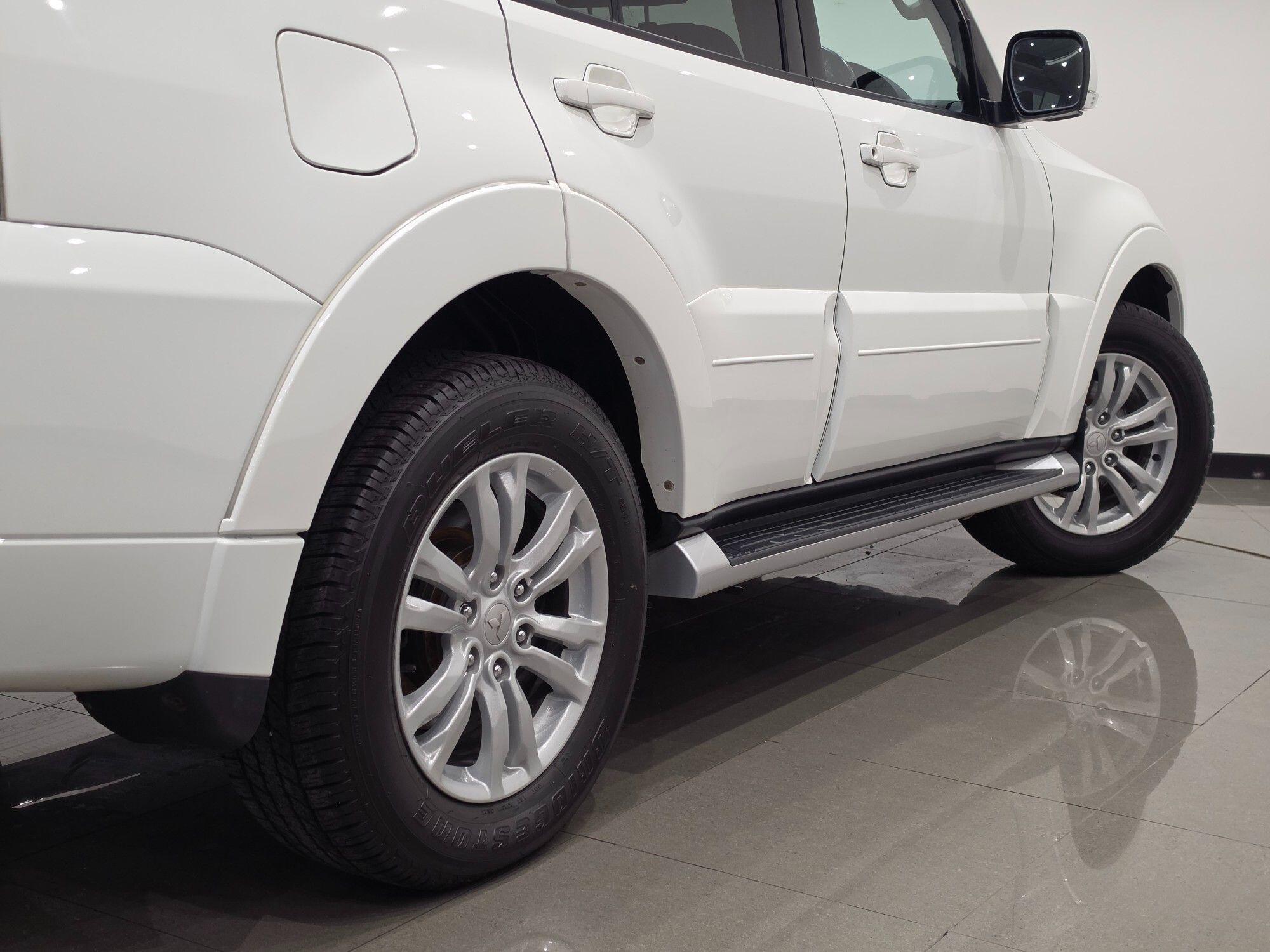 Mitsubishi Shogun view 86