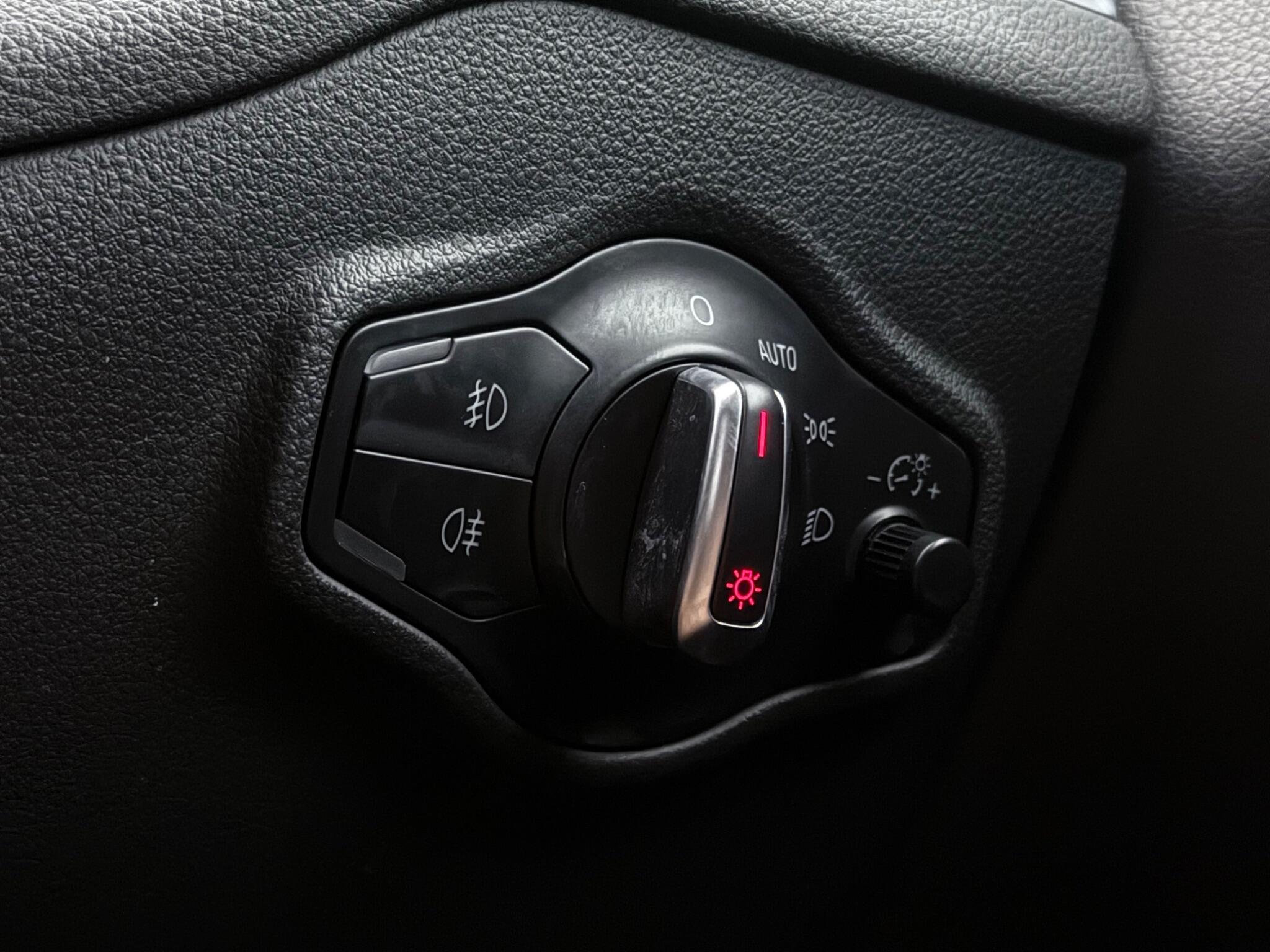 Audi Q5 view 21