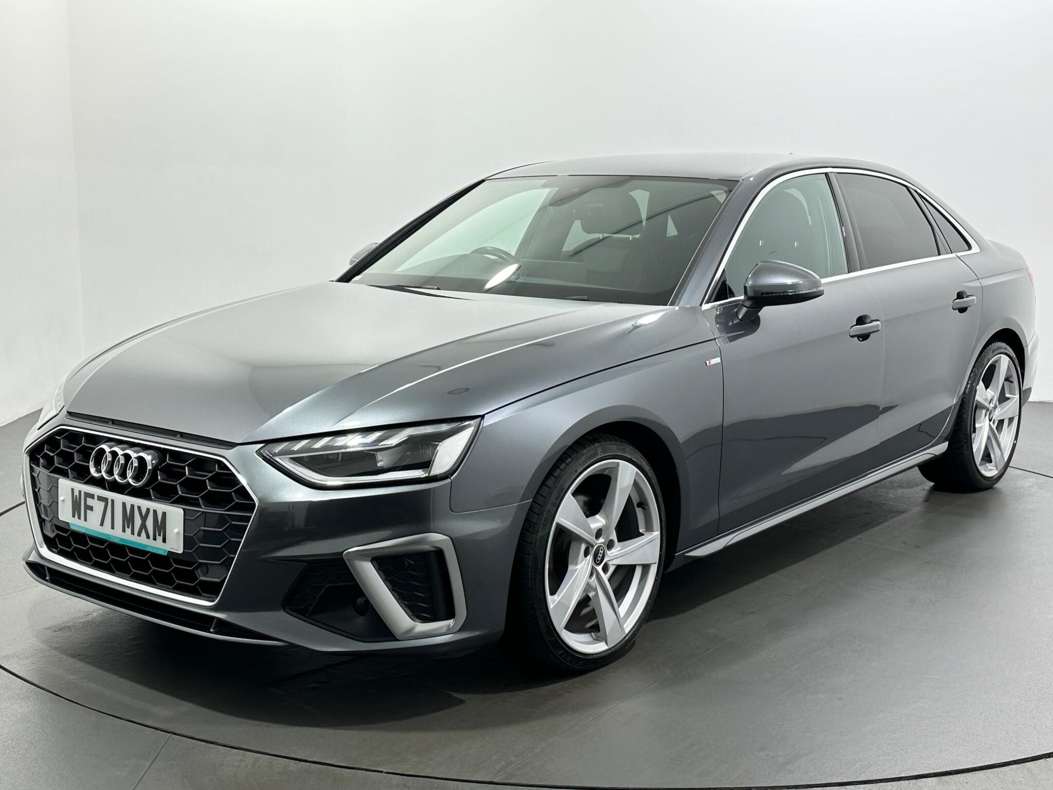 Audi A4 view 4