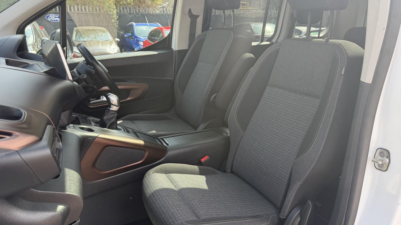 Peugeot Rifter view 17