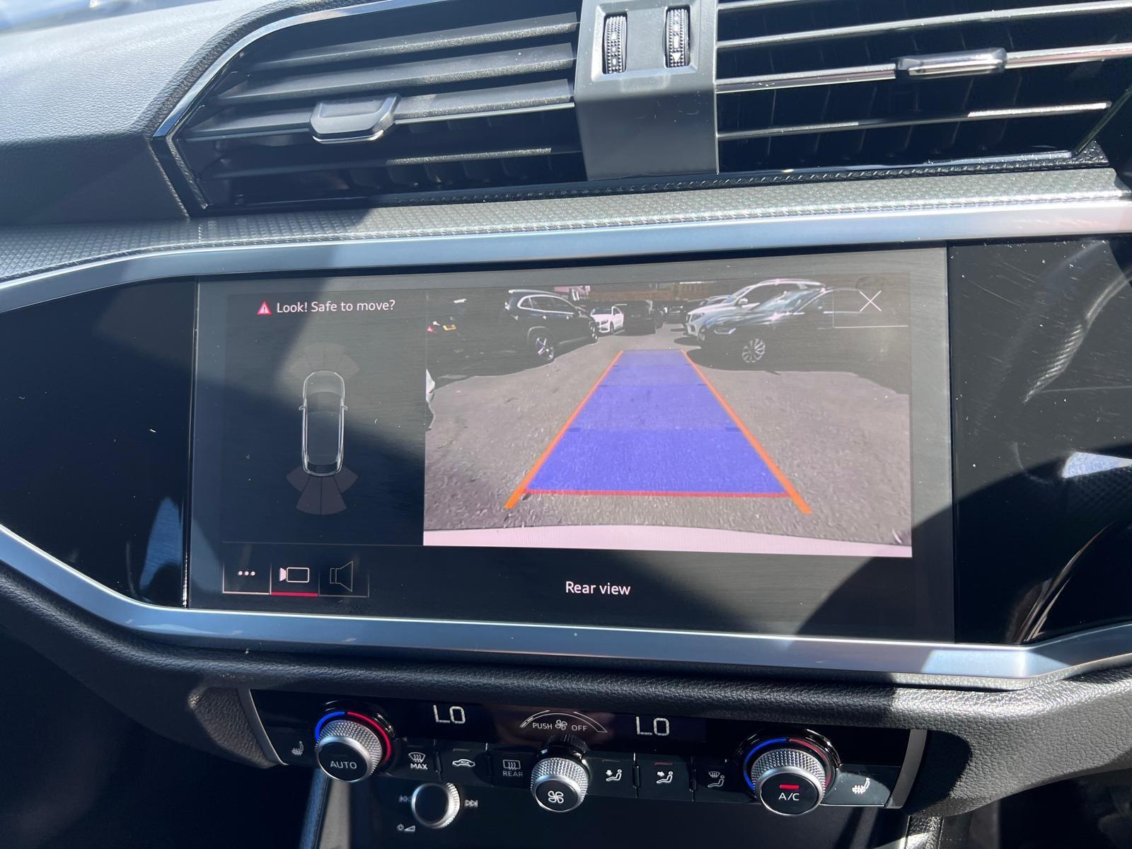 Audi Q3 view 22