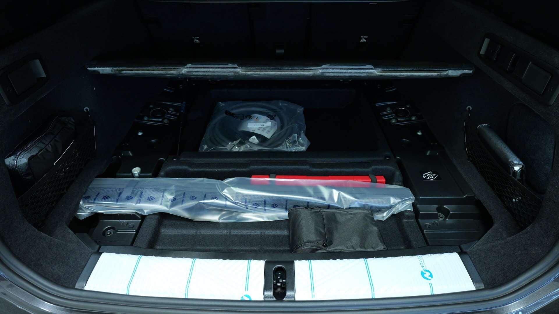 BMW 5 Series view 29