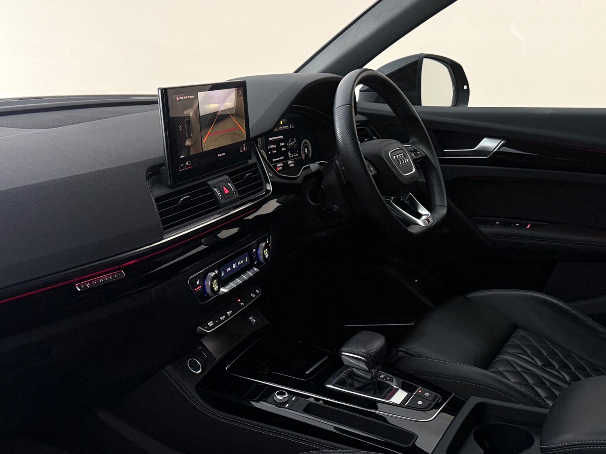 Audi Q5 view 13