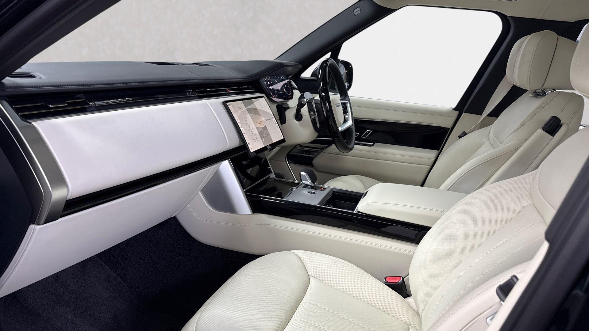 Land Rover Range Rover view 3