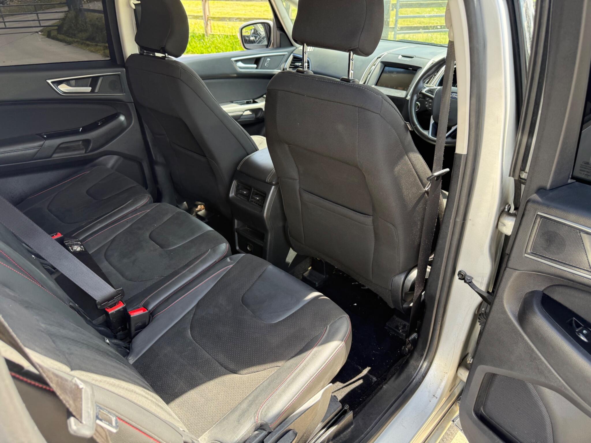 Ford S-Max 2.0 TDCi Titanium Euro 6 (s/s) 5dr — photo 34 of 102