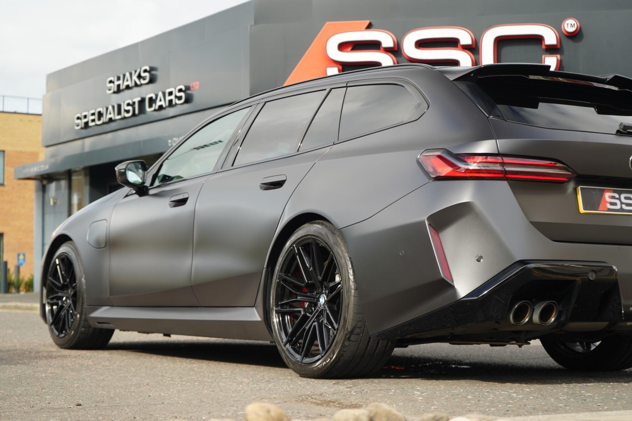 BMW M5 view 16