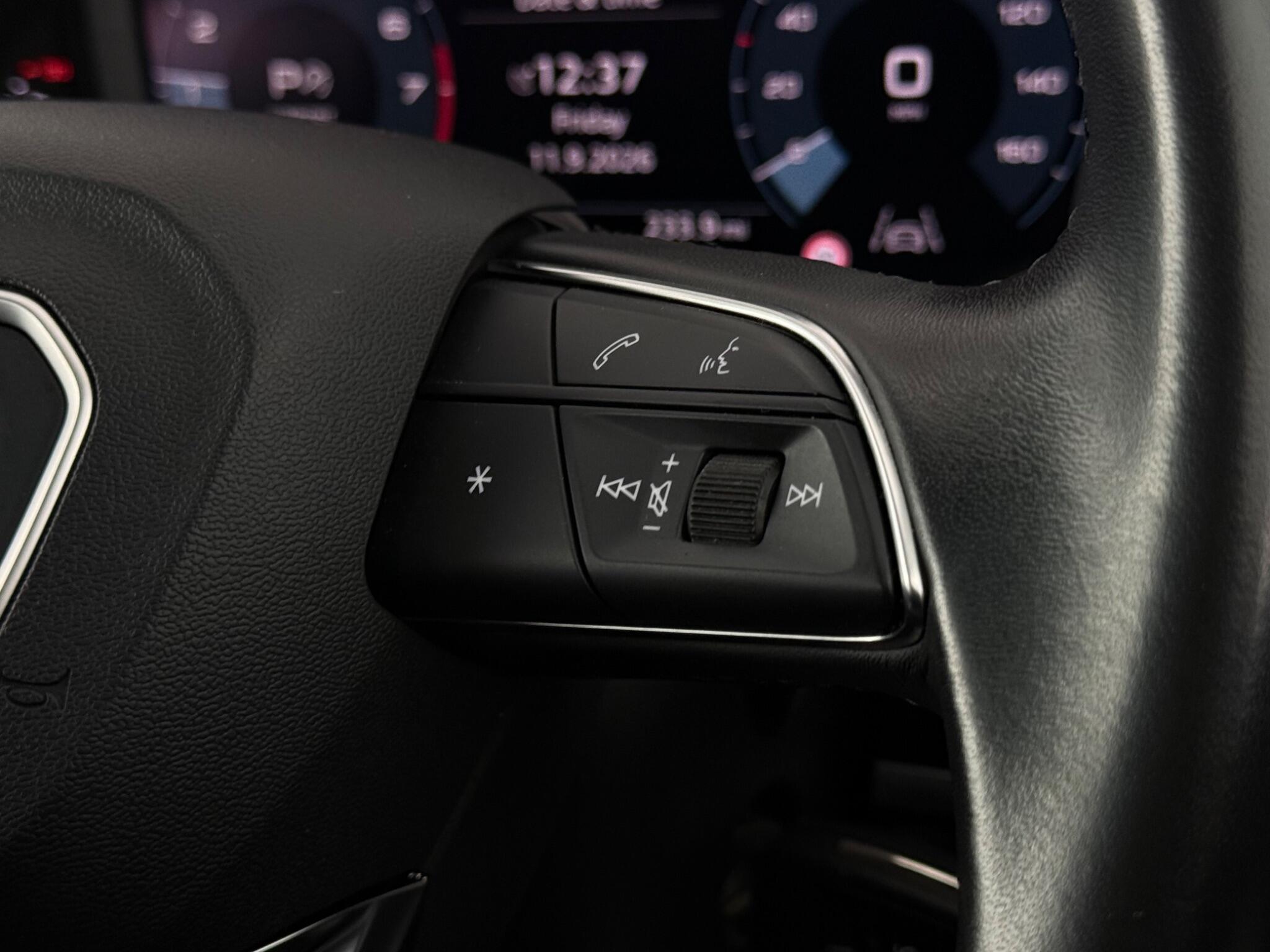 Audi Q3 view 15