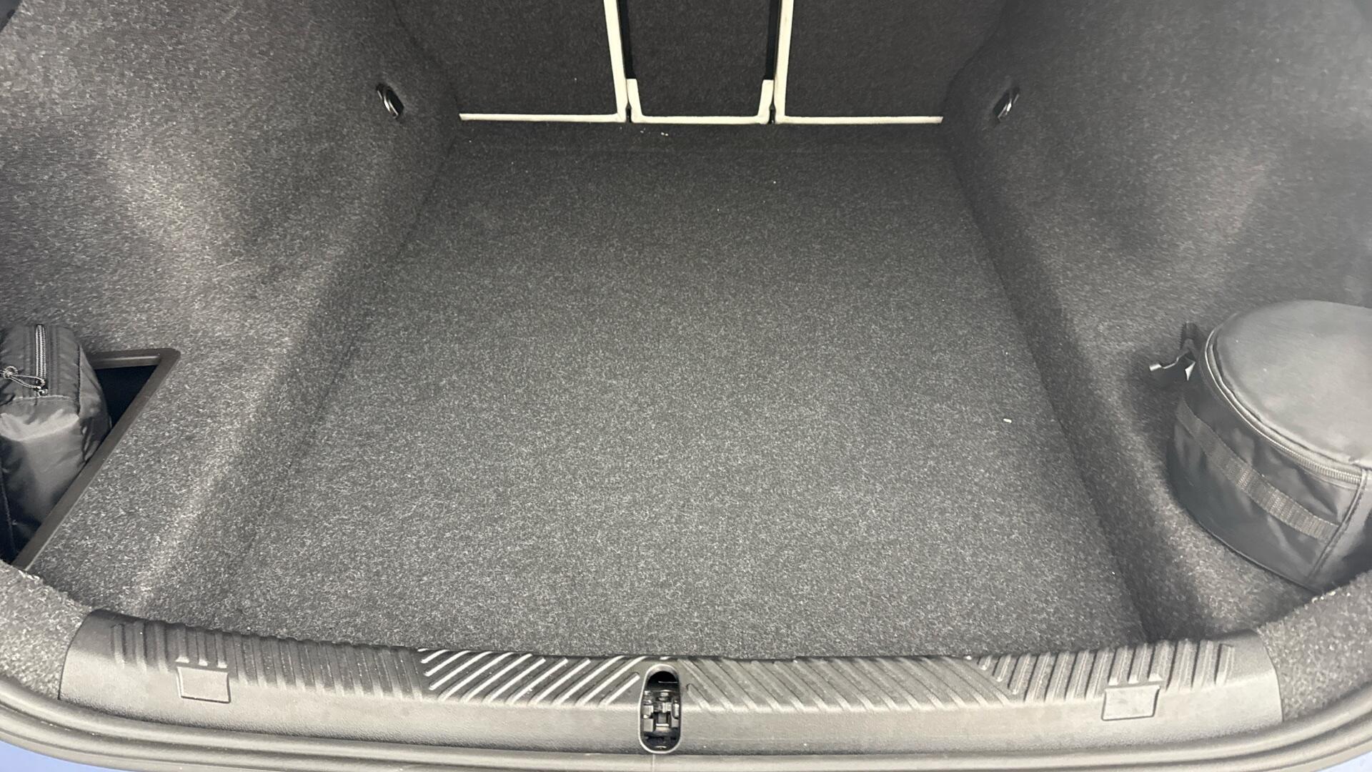 BMW 5 Series view 13