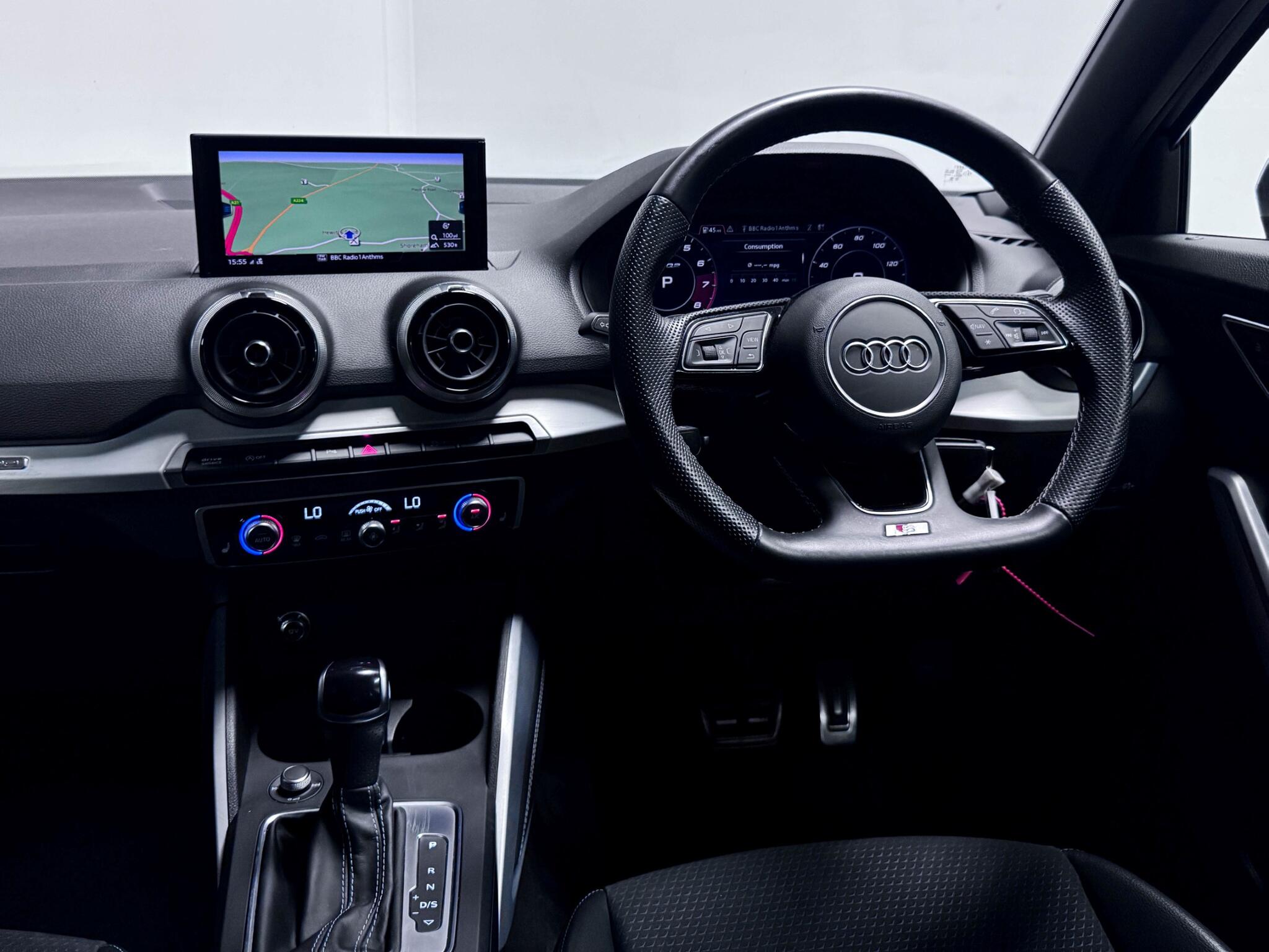 Audi SQ2 view 16