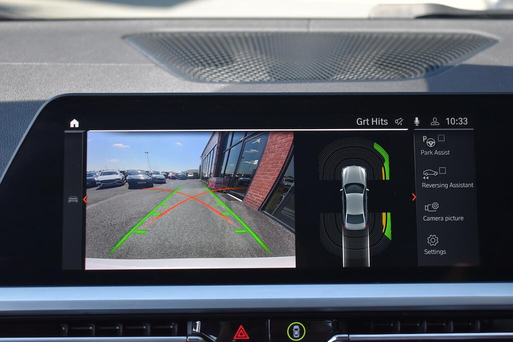 BMW 3 Series view 16