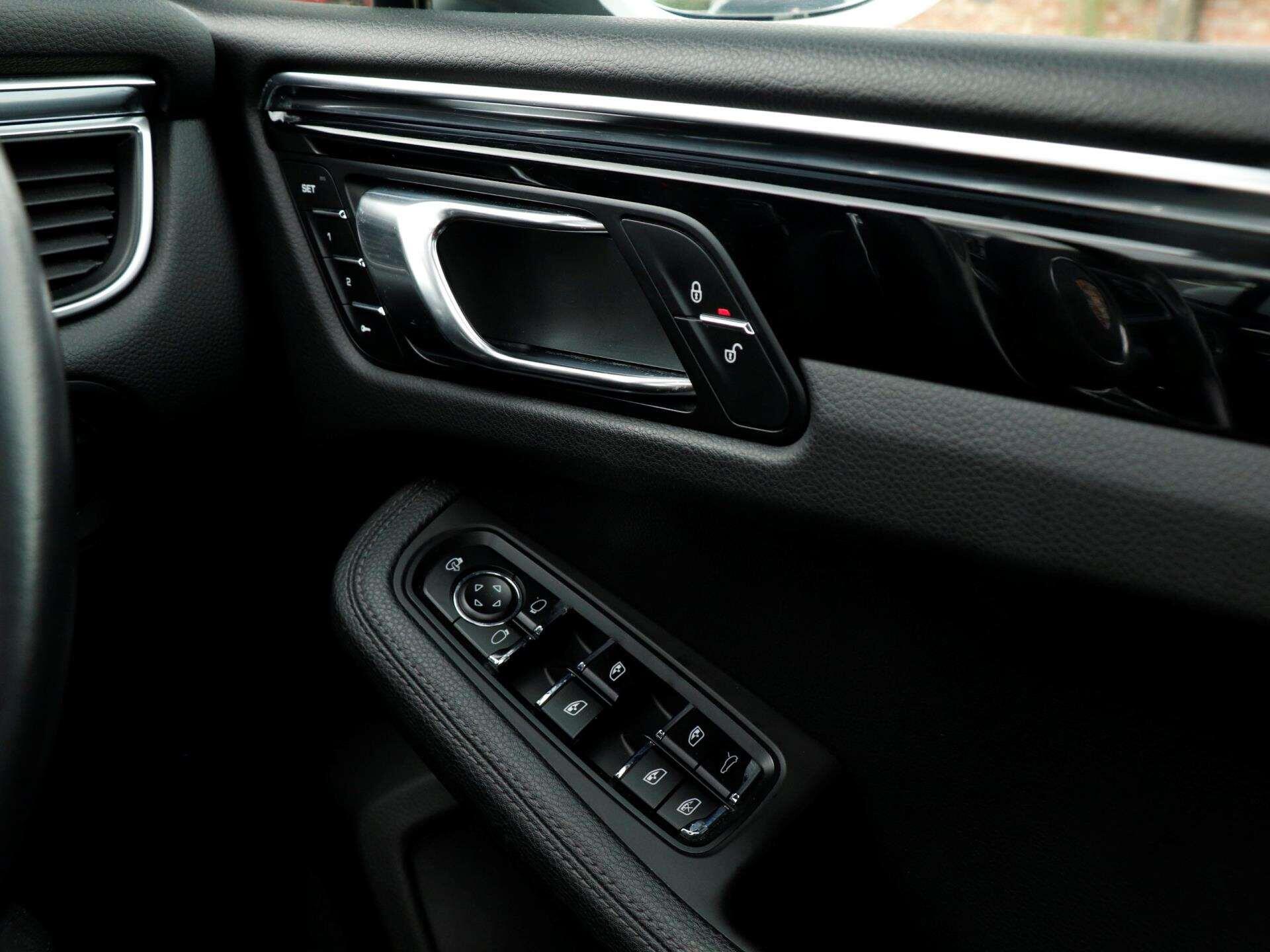 Porsche Macan view 20
