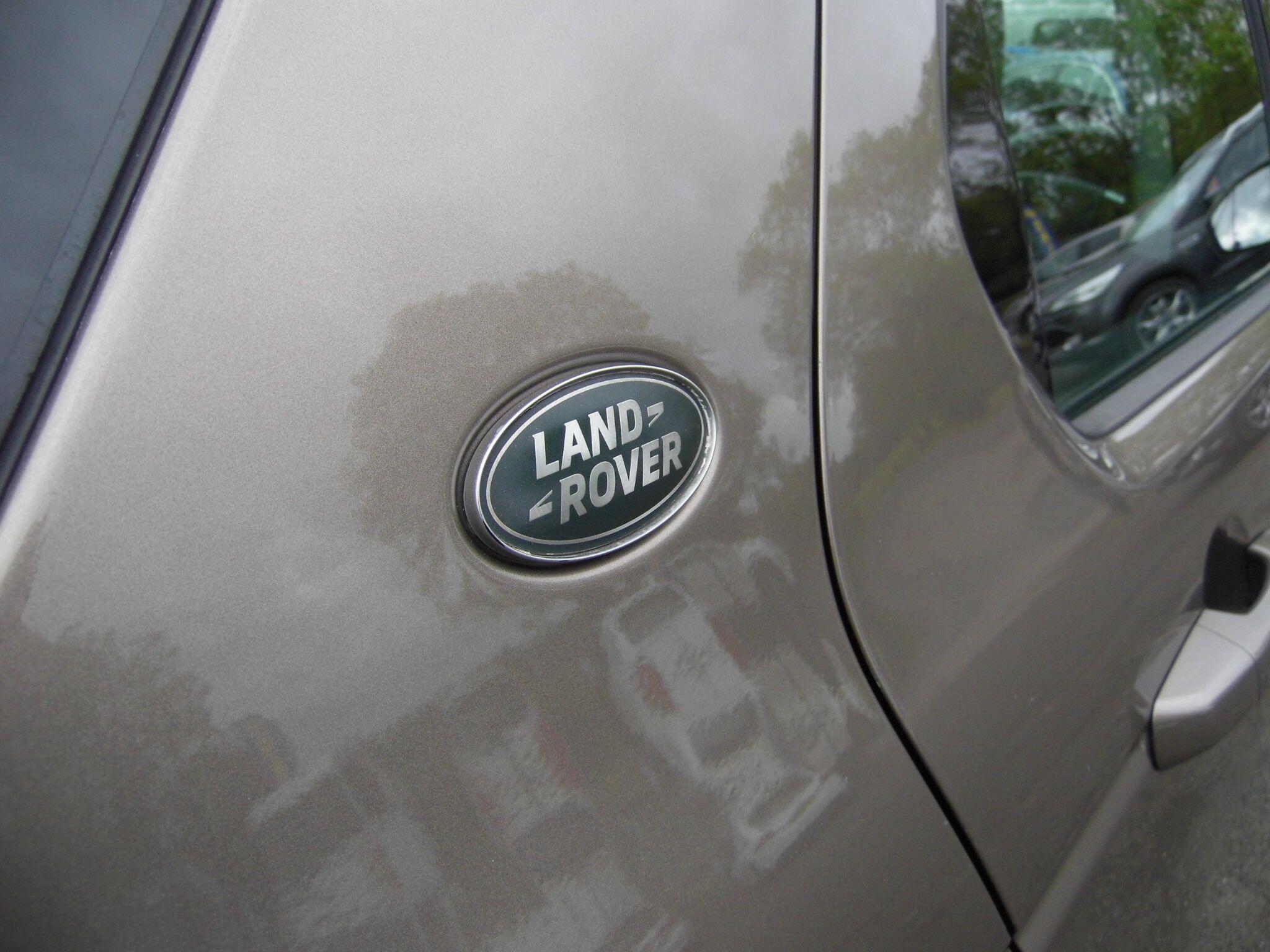 Land Rover Discovery Sport view 11