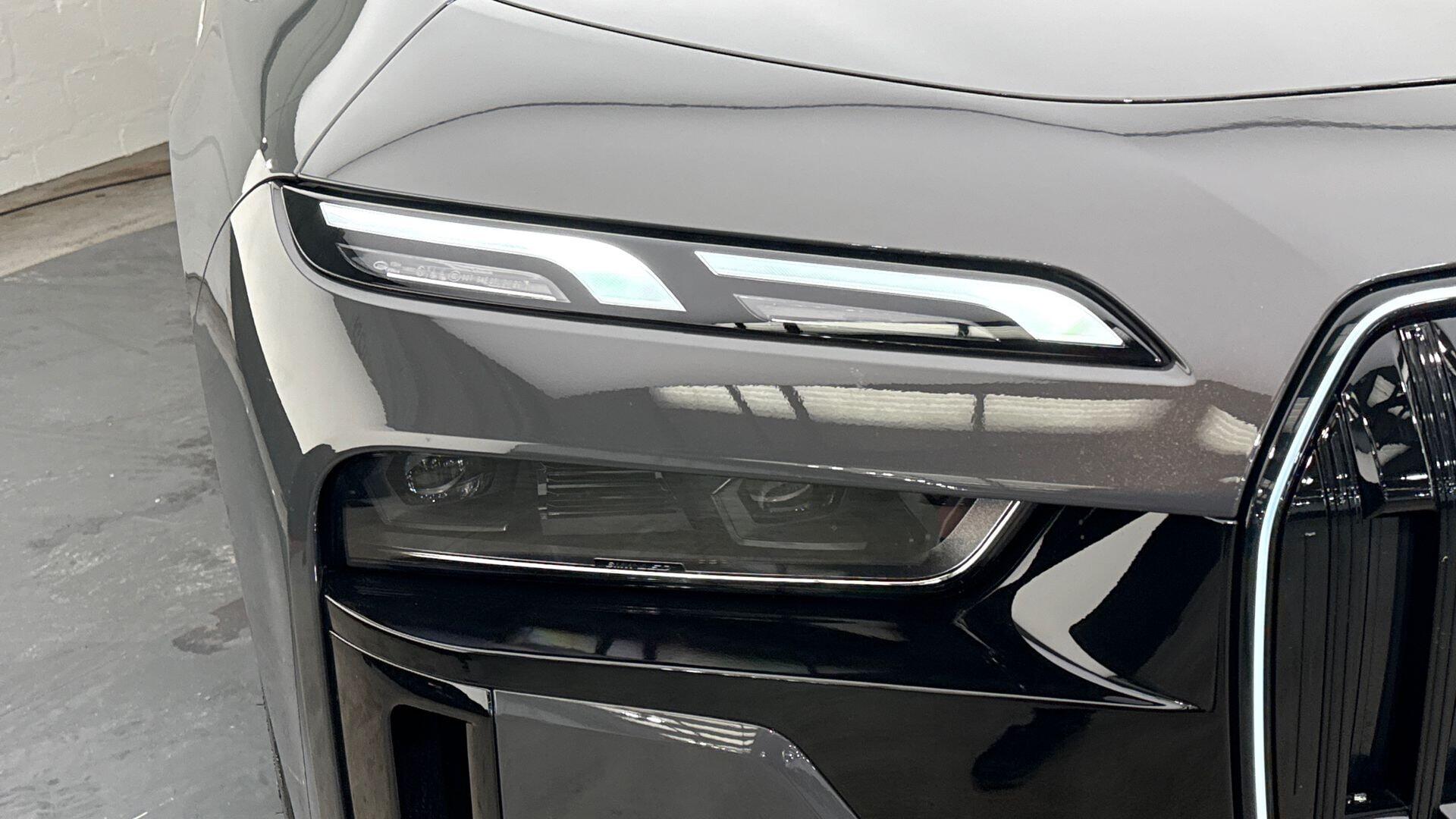 BMW I7 view 24