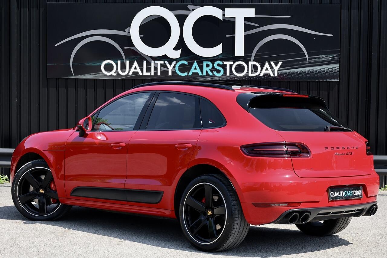 Porsche Macan view 8
