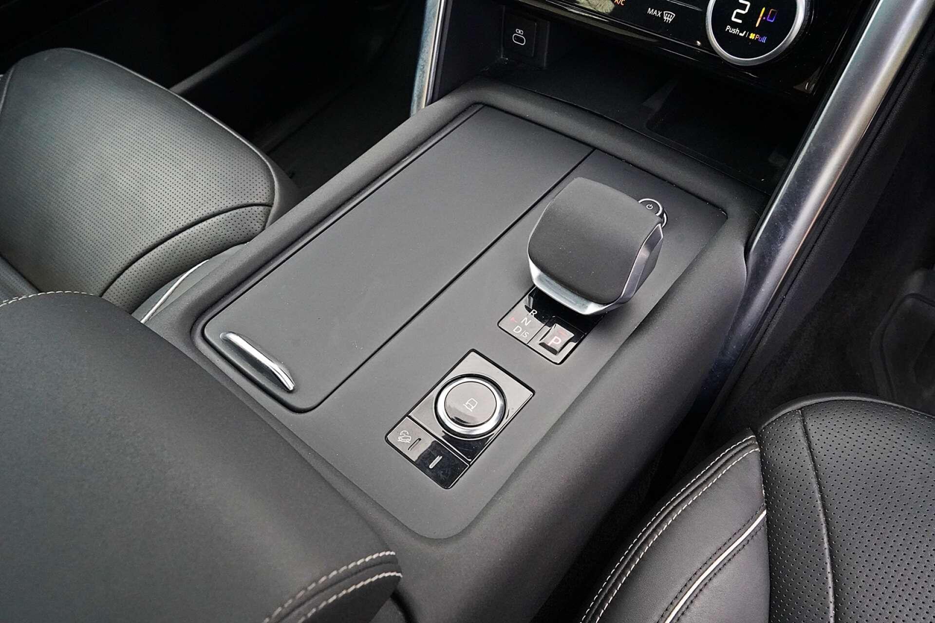 Land Rover Discovery view 21