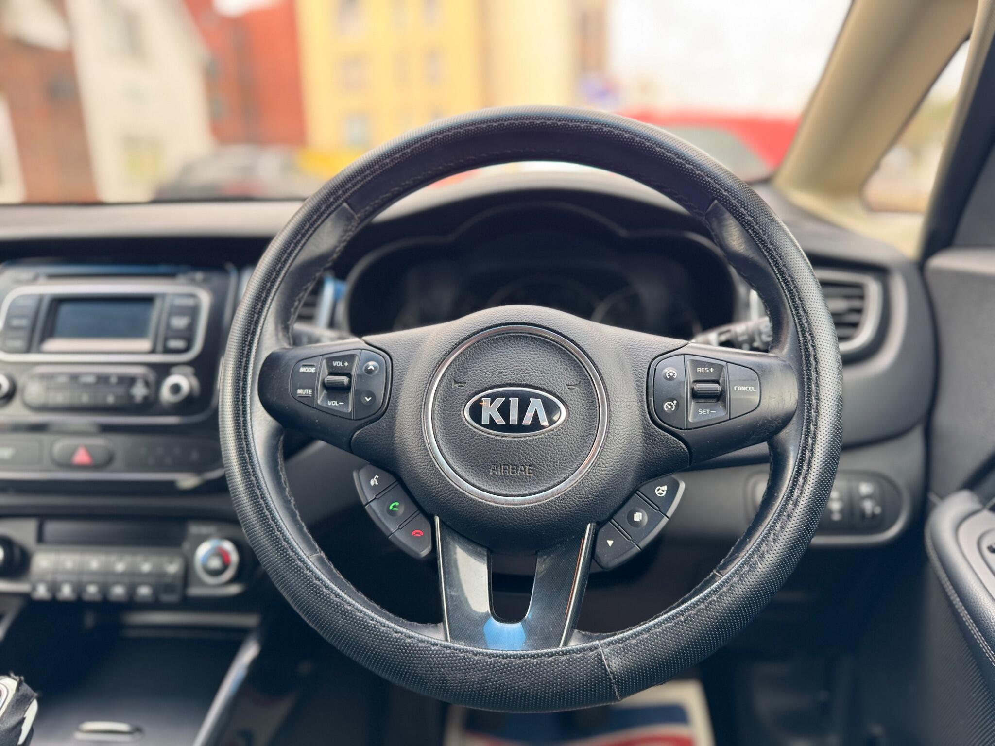 Kia Carens view 18