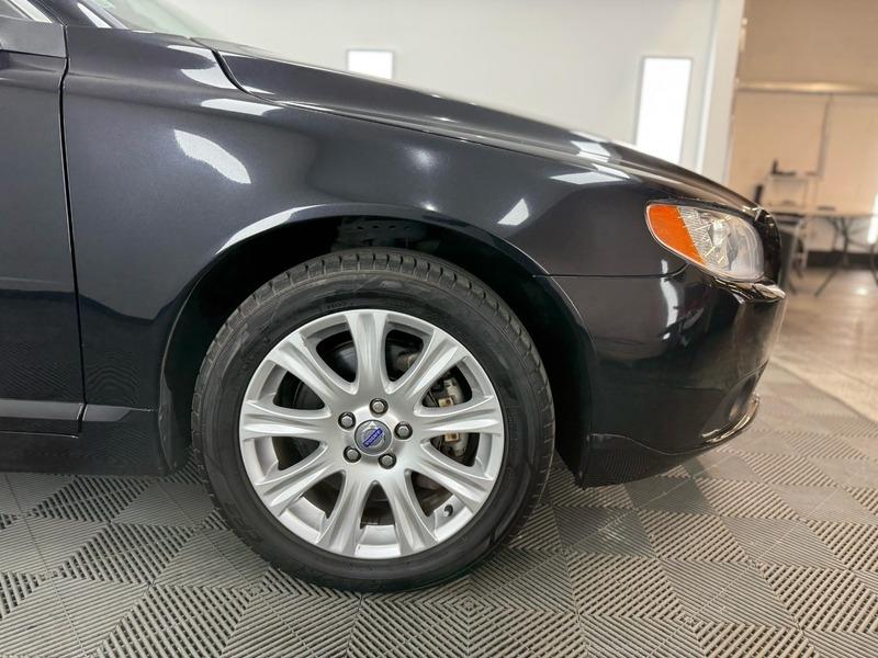 2010 Volvo V70 image 7