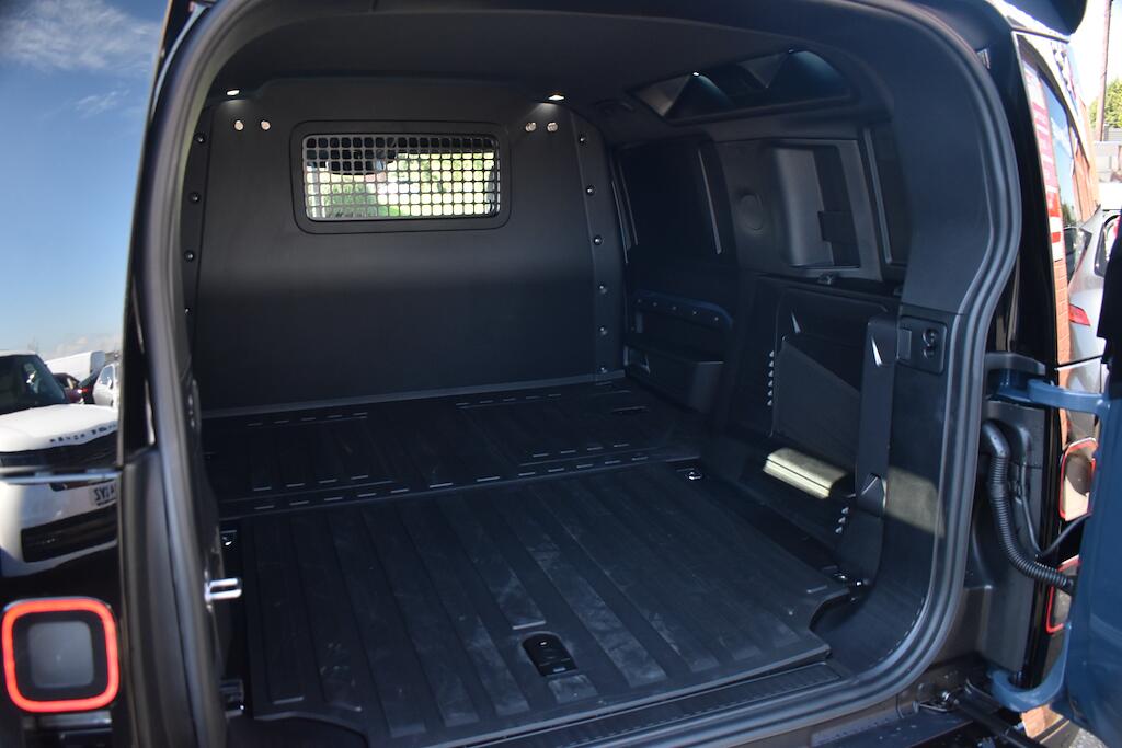 Land Rover Defender view 39