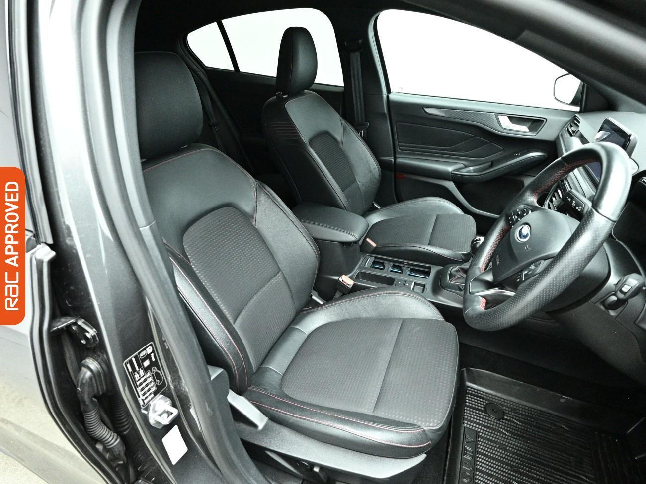 Ford Focus view 12