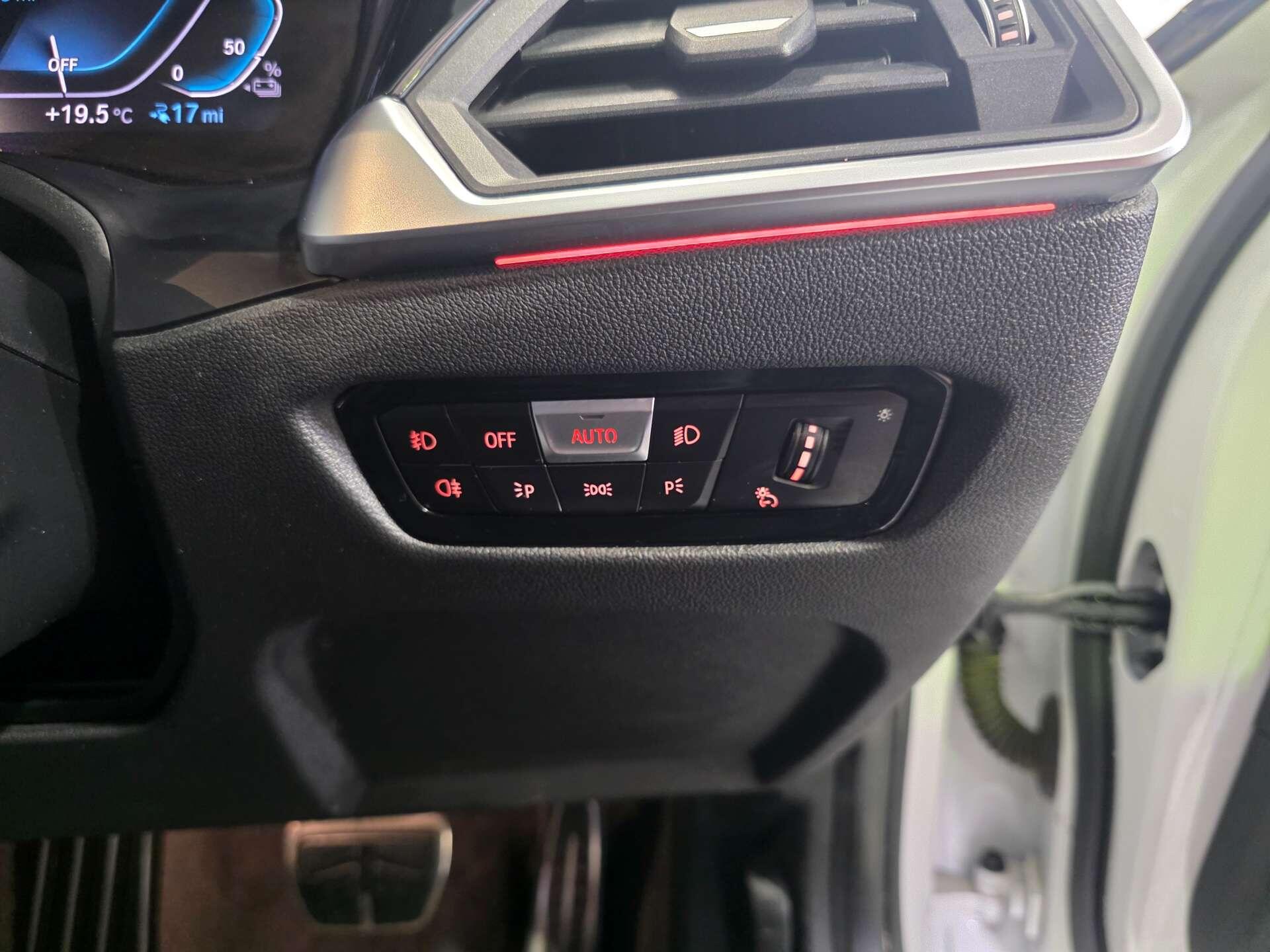 BMW 3 Series view 18