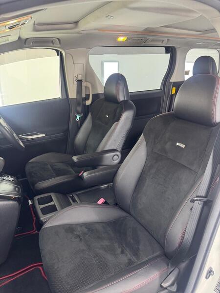 2013 Toyota Vellfire image 19
