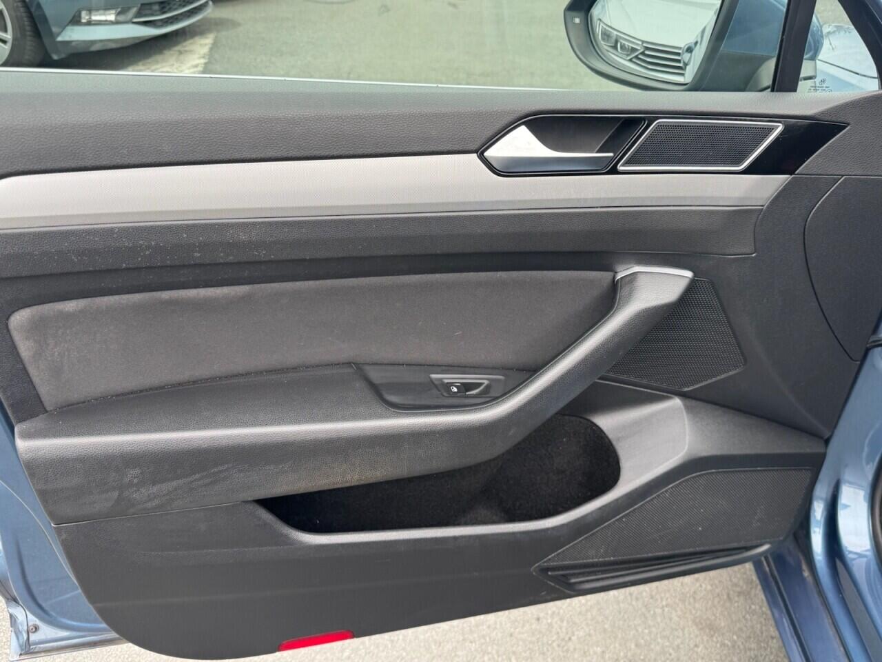 Volkswagen Passat view 52