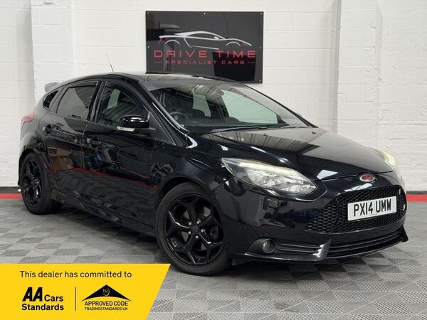 Black 2014 Ford Focus Estate Front-wheel drive Manual