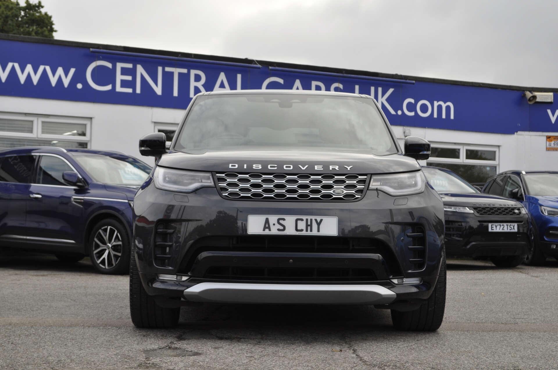 Land Rover Discovery view 3