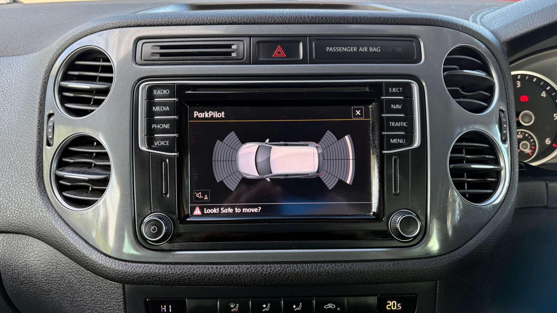 Volkswagen Tiguan view 4