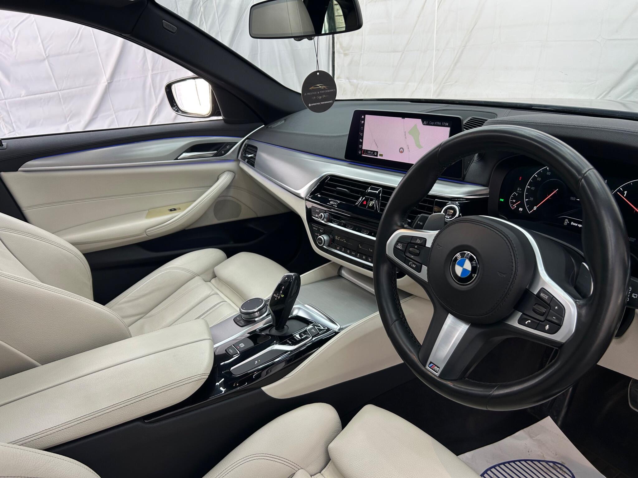 BMW 5 Series view 10