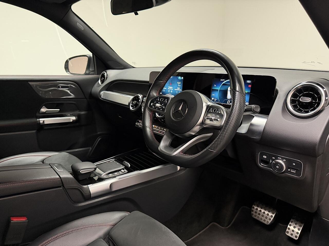Mercedes-Benz GLB view 27