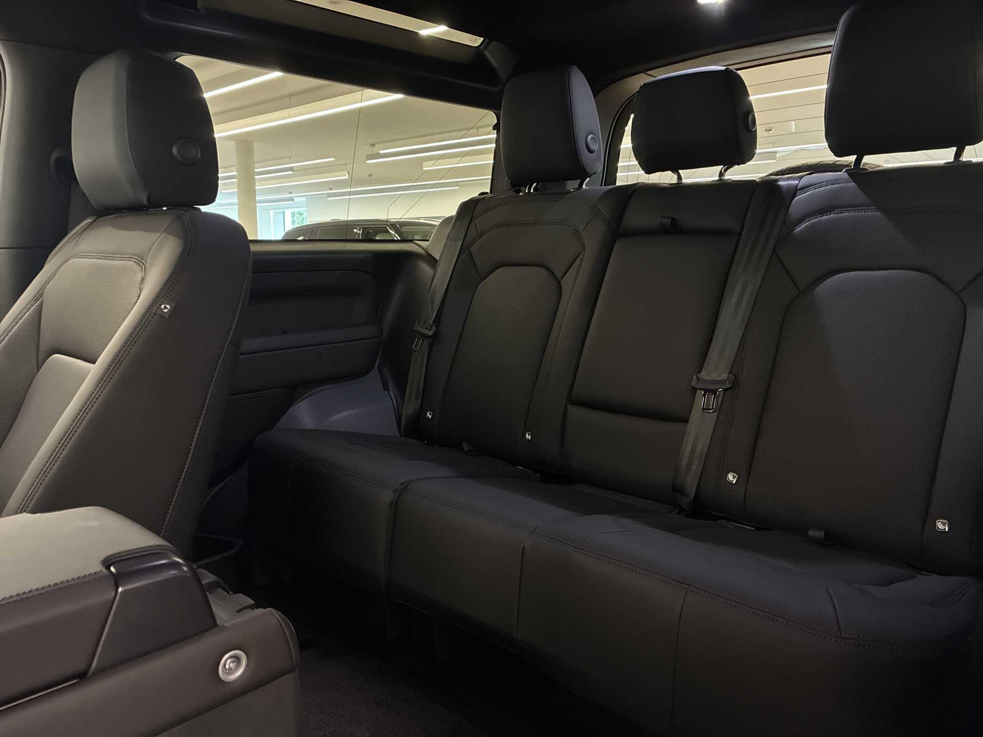 Land Rover Defender view 4