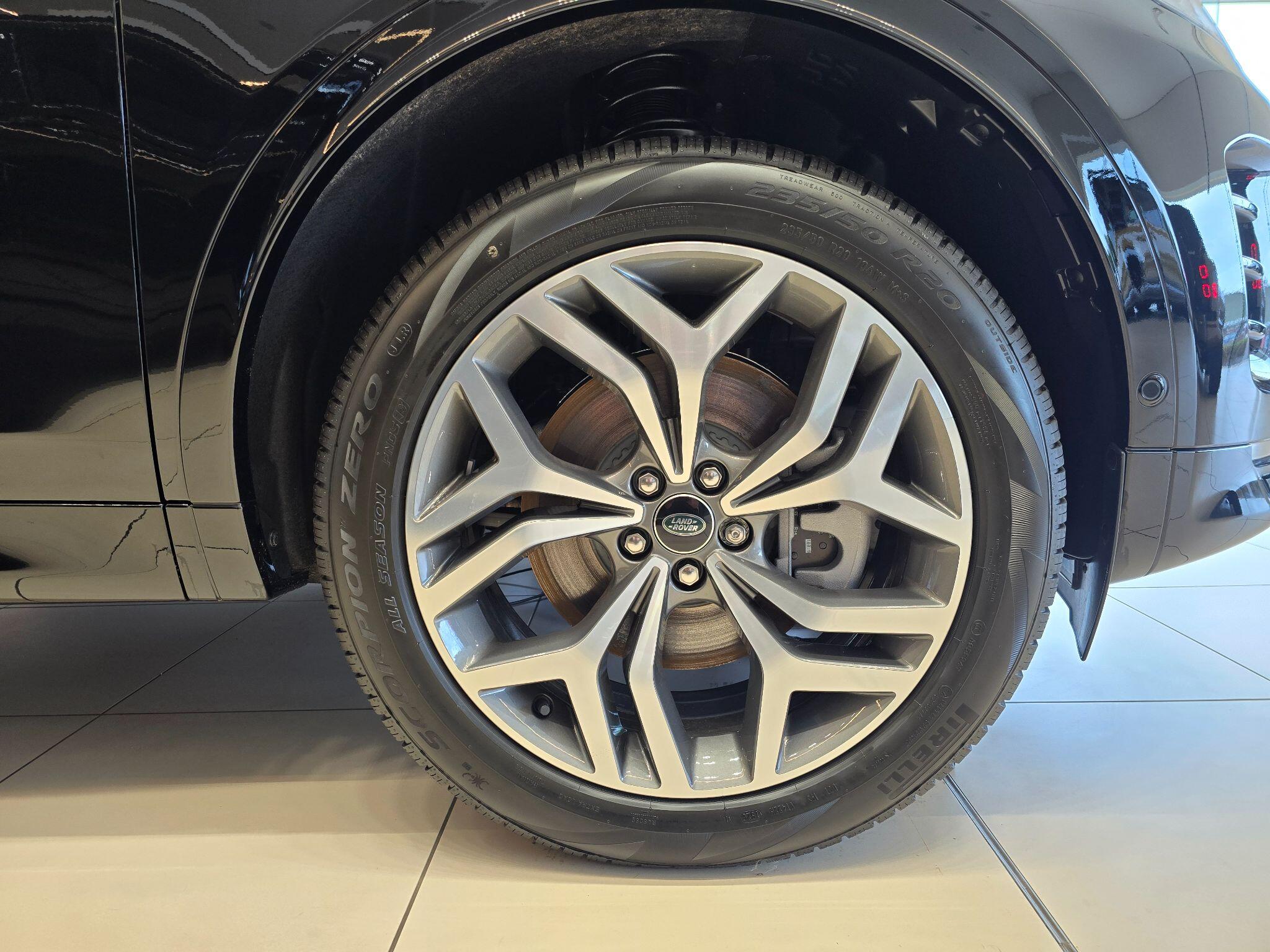 Land Rover Discovery Sport view 27
