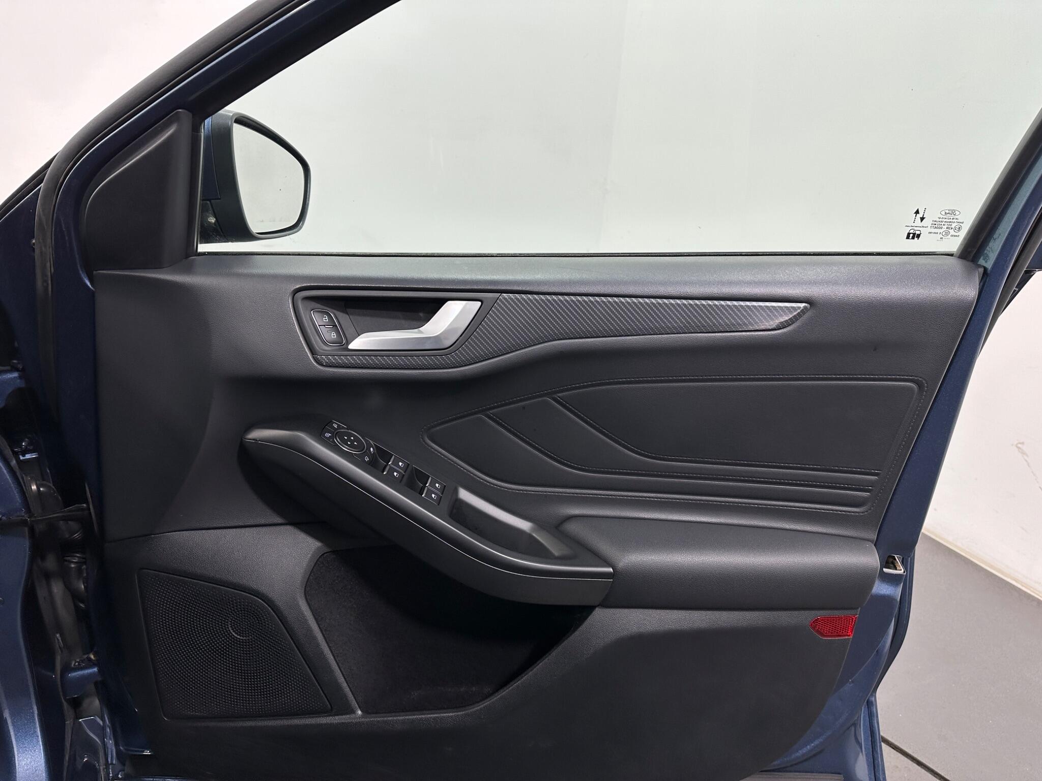 Ford Focus view 35