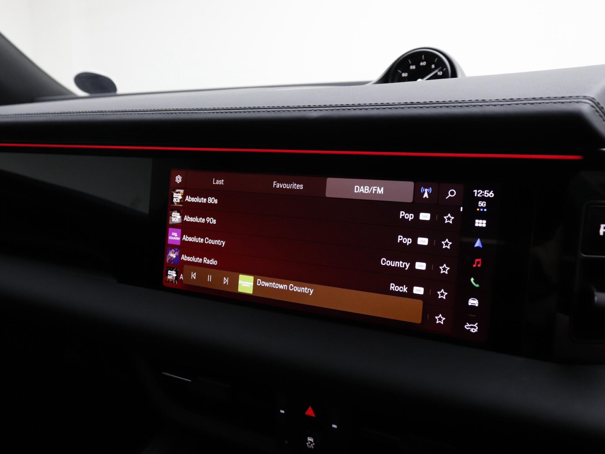 Porsche Macan view 34