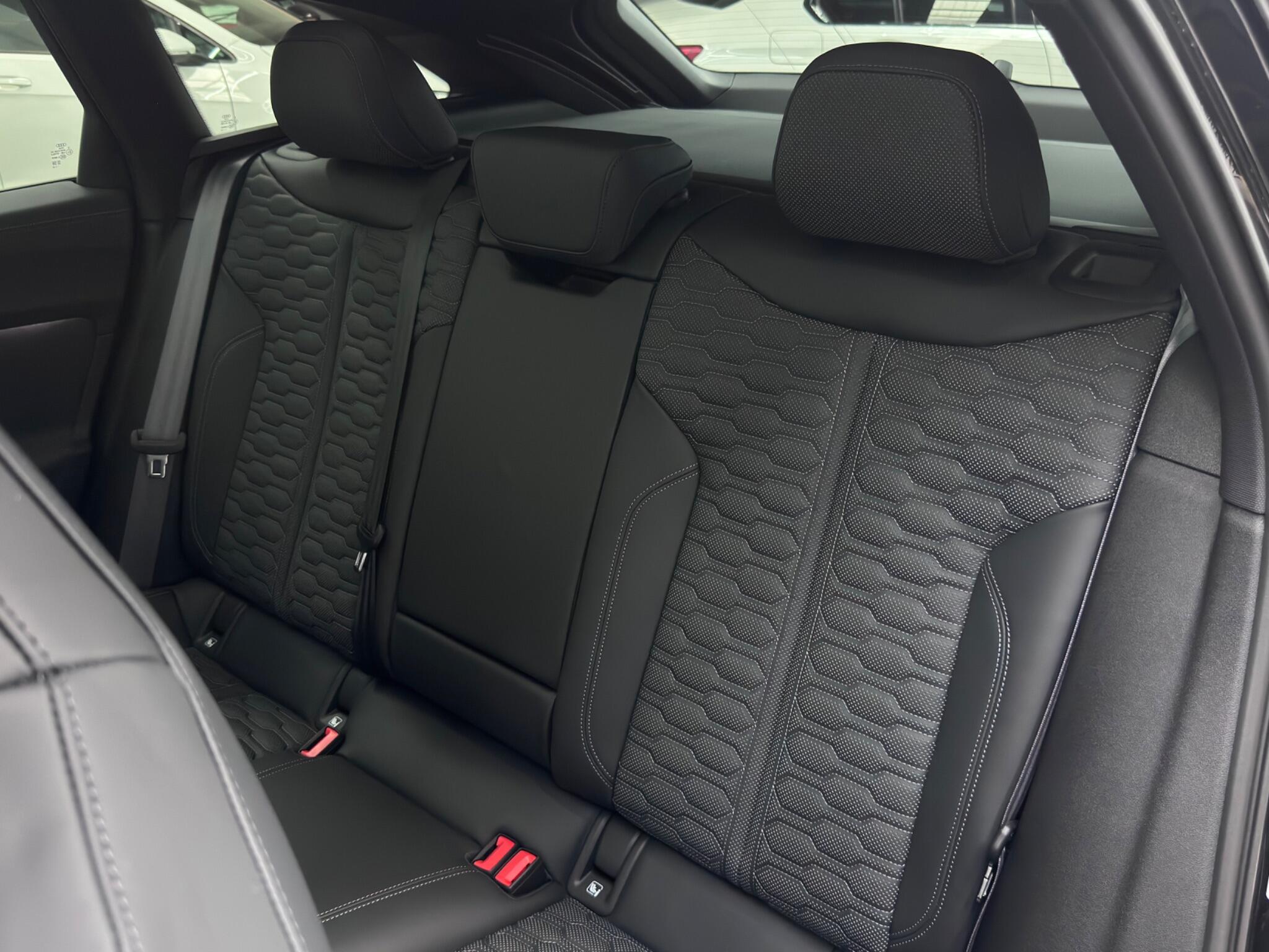 Audi RS5 view 60