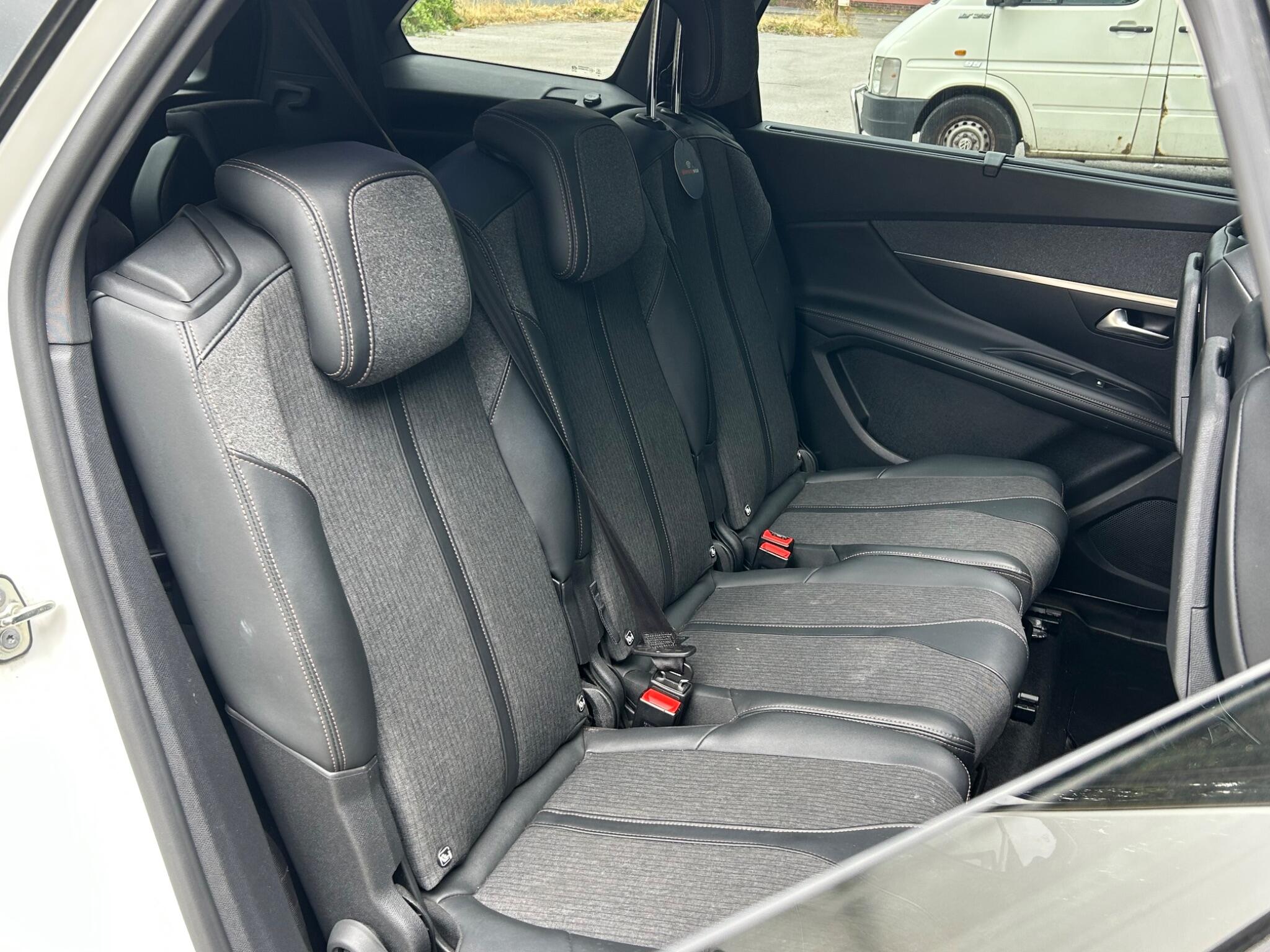 Peugeot 5008 view 23