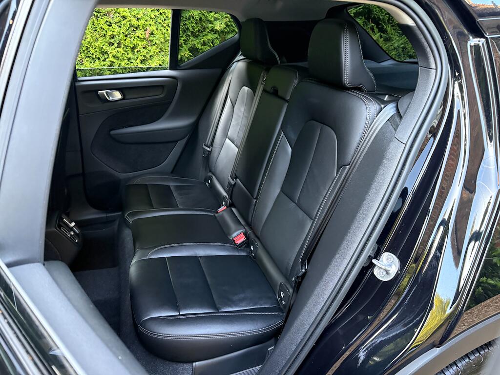 Volvo XC40 view 11
