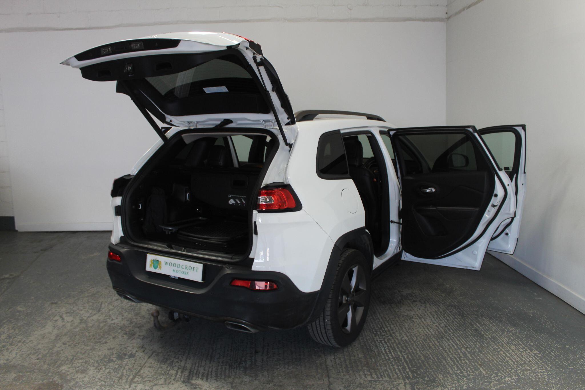 Jeep Cherokee view 24