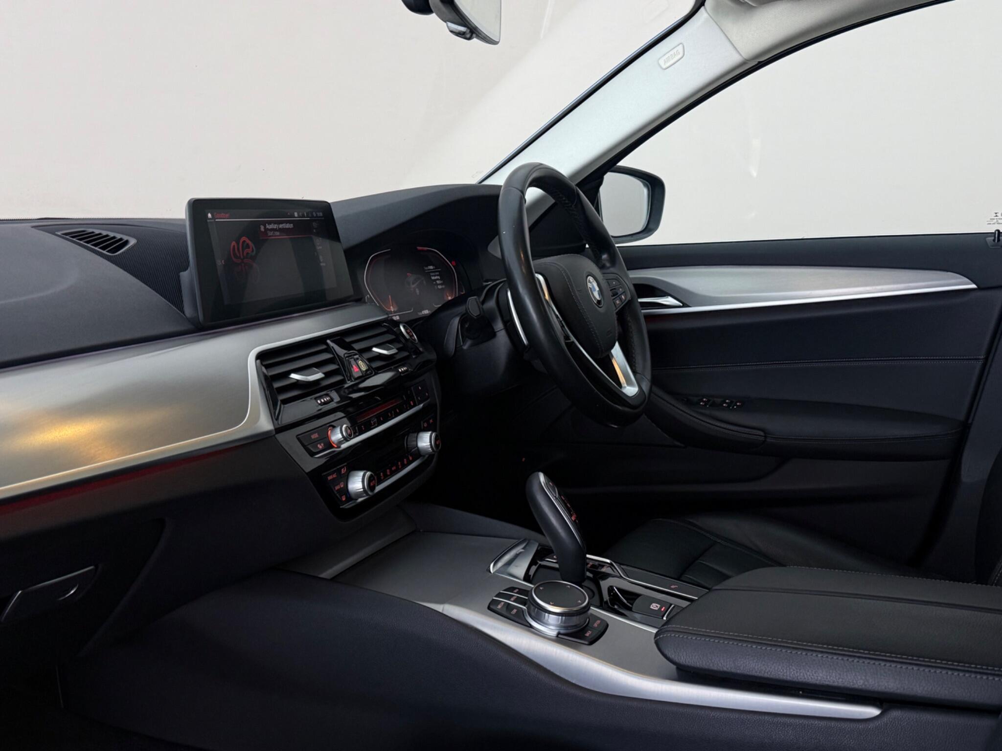 BMW 5 Series view 4