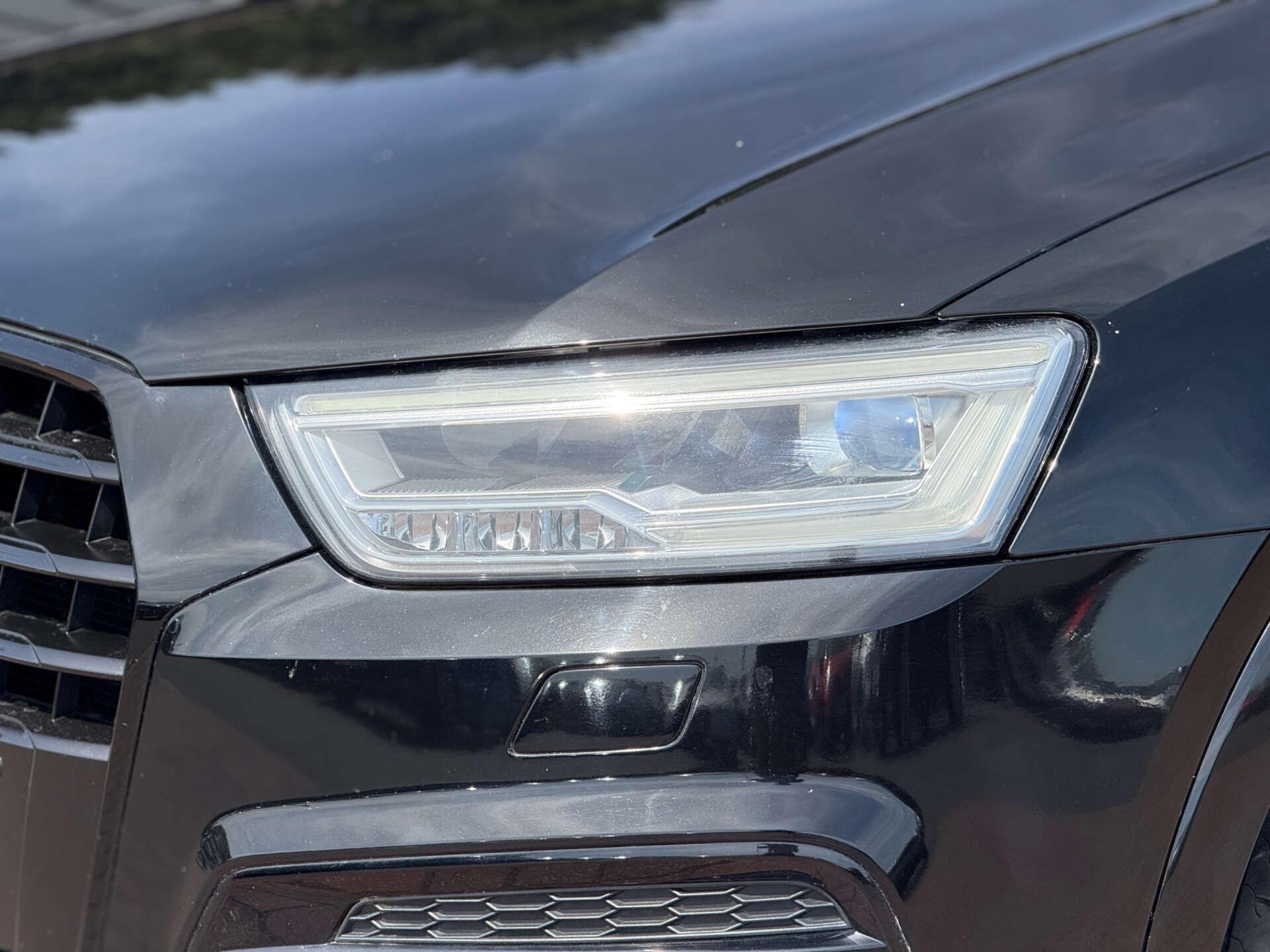 Audi Q3 view 5