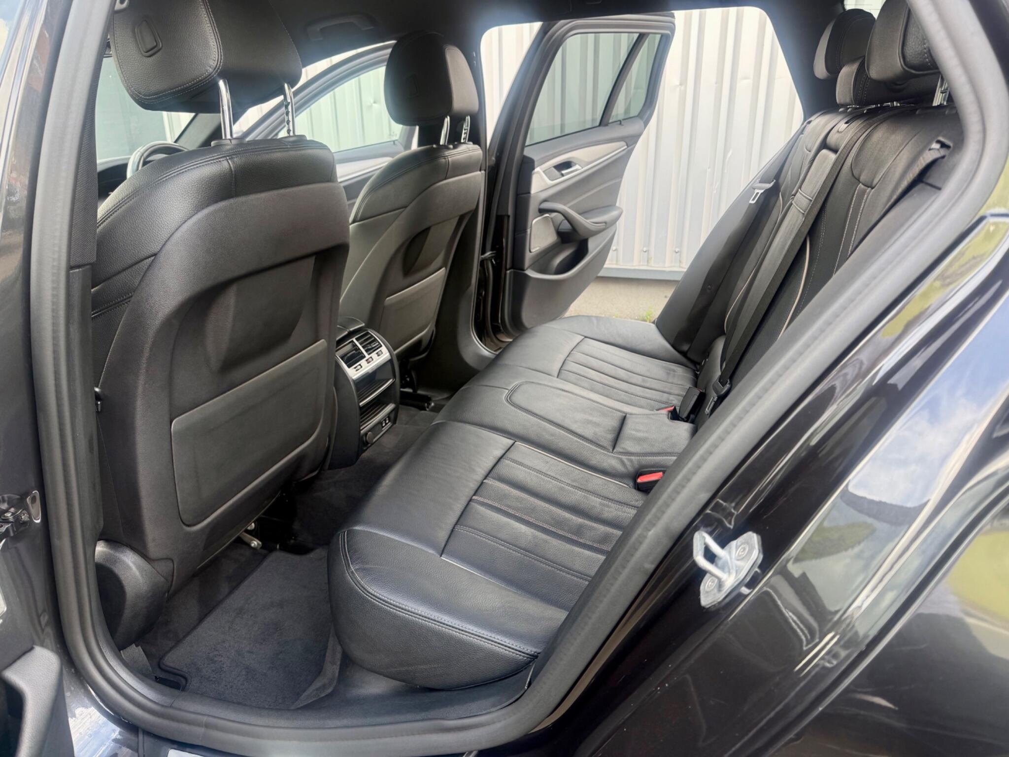 BMW 5 Series view 12