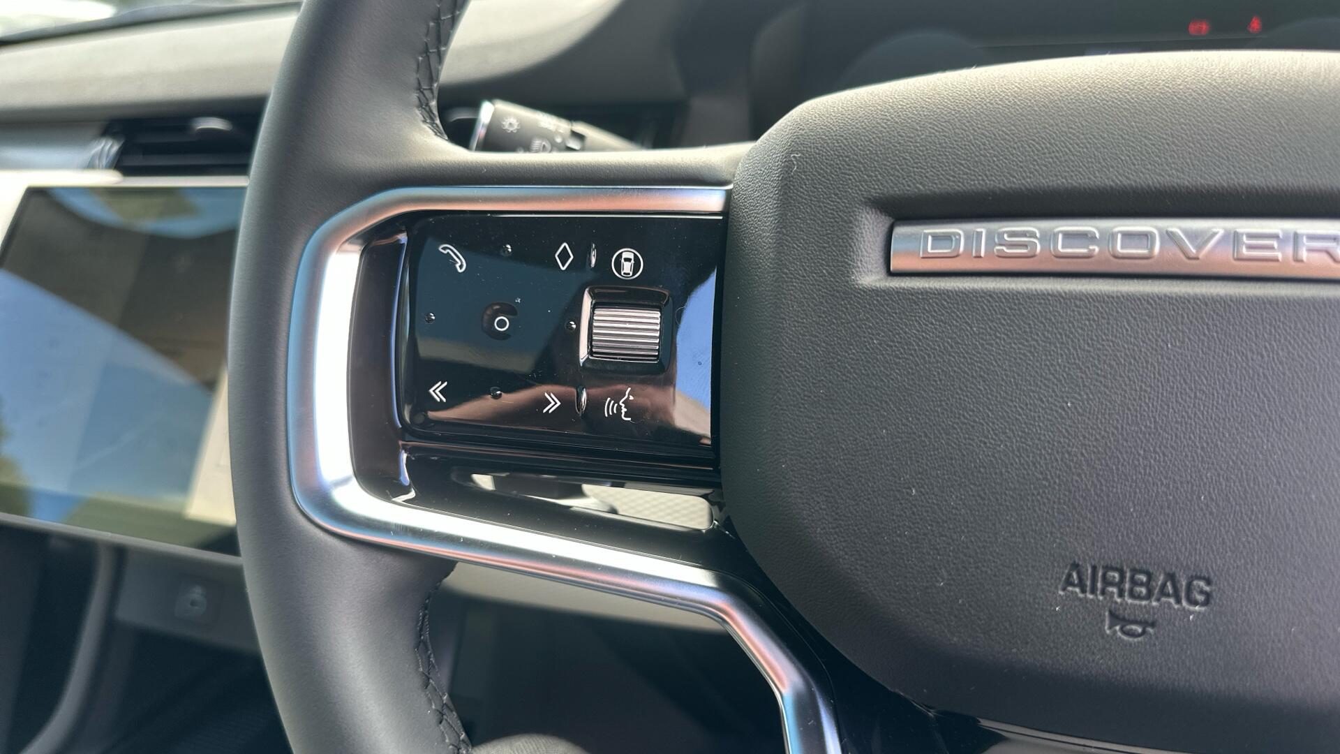 Land Rover Discovery Sport view 38