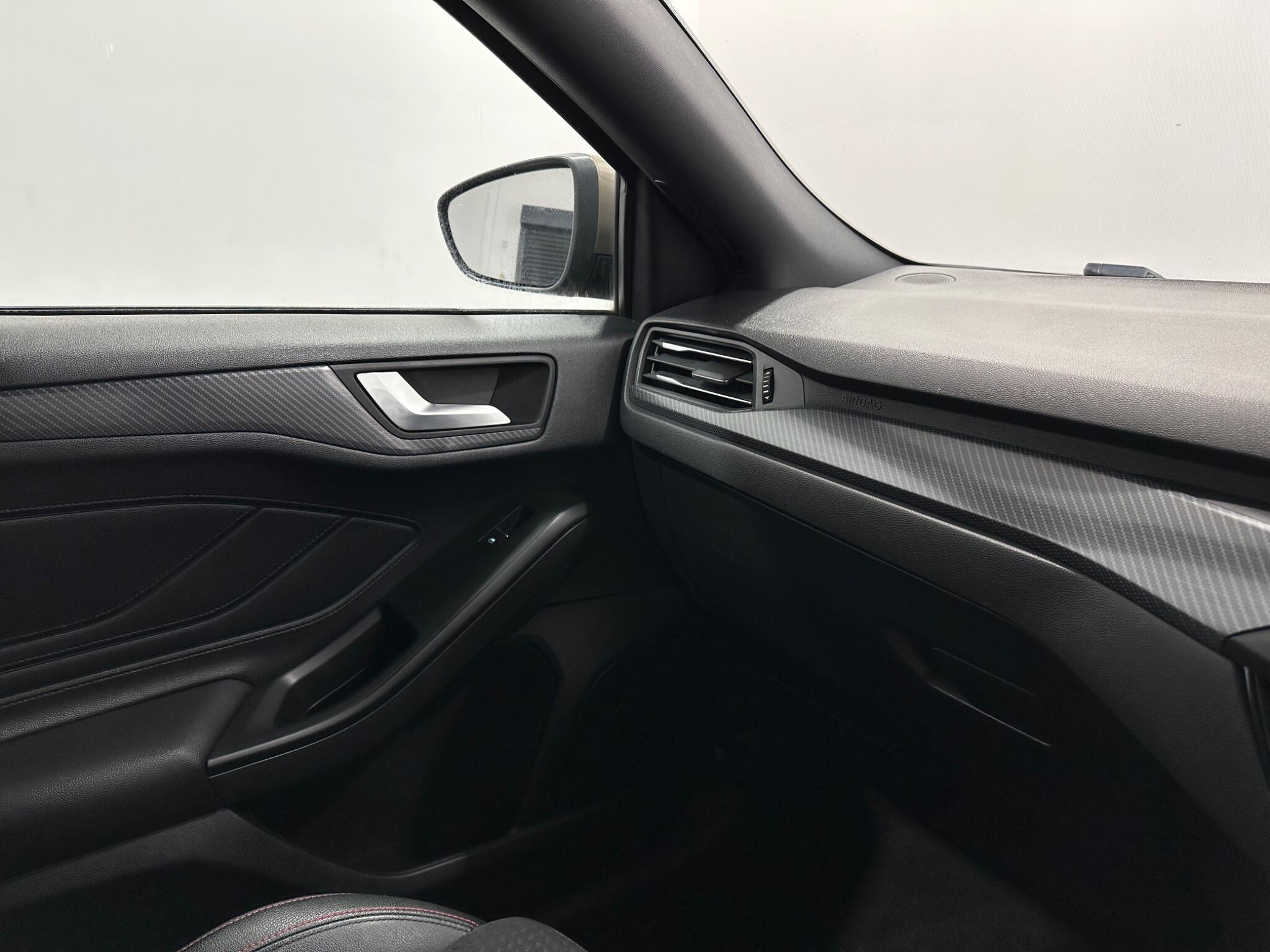 Ford Focus view 25