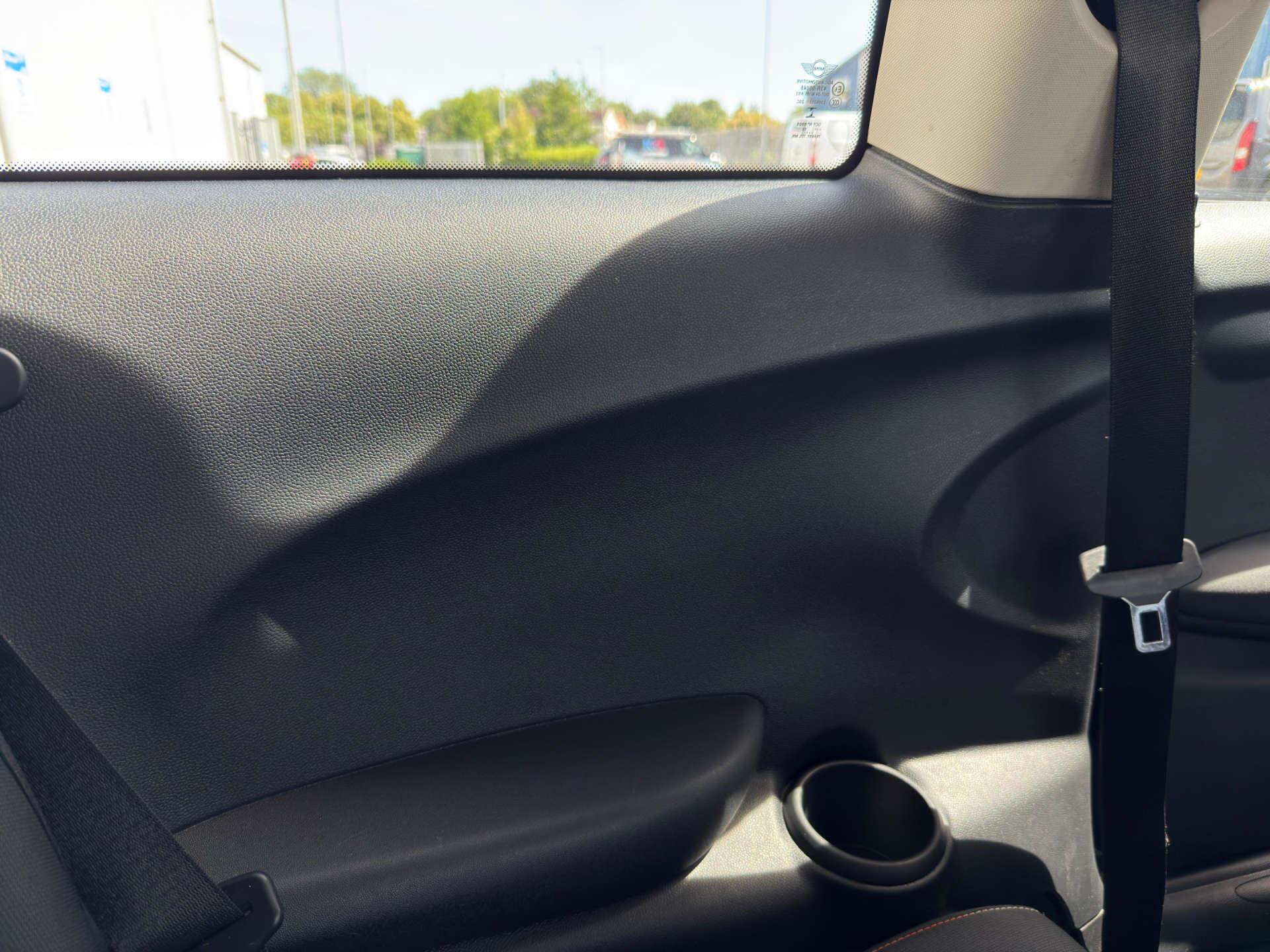 Mini Cooper view 40