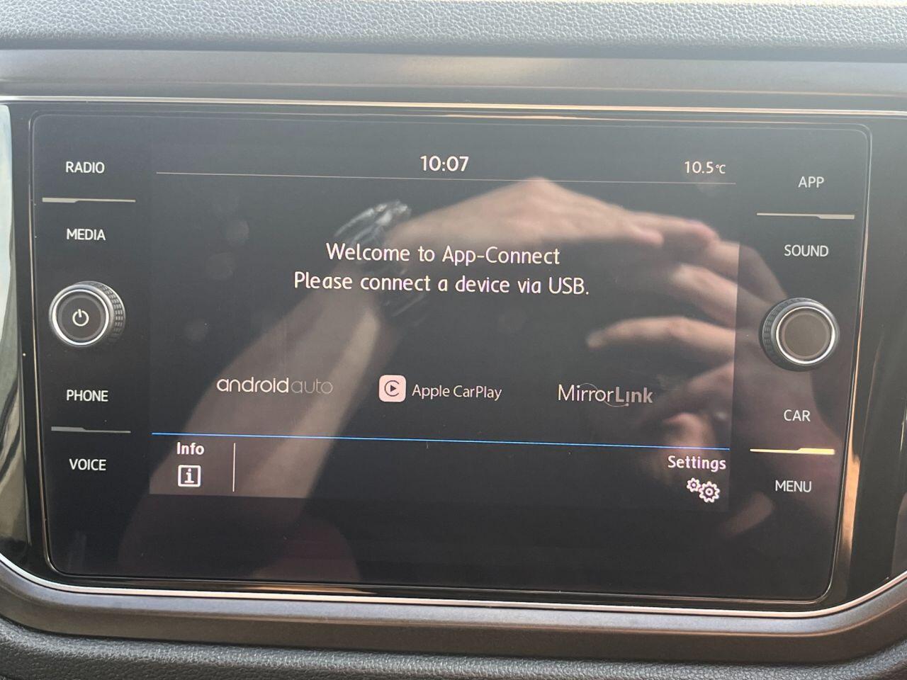 Volkswagen T-Roc view 23