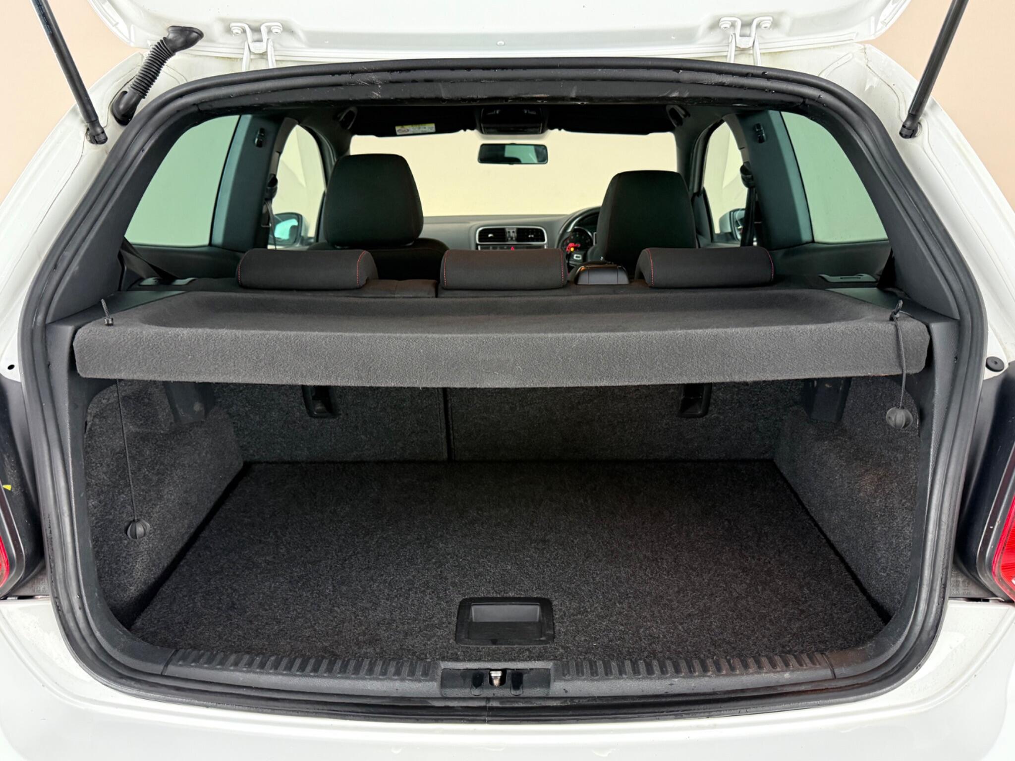 Volkswagen Polo view 9