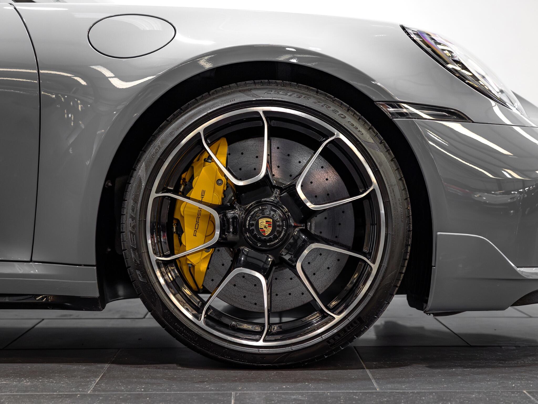 Porsche 911 view 3