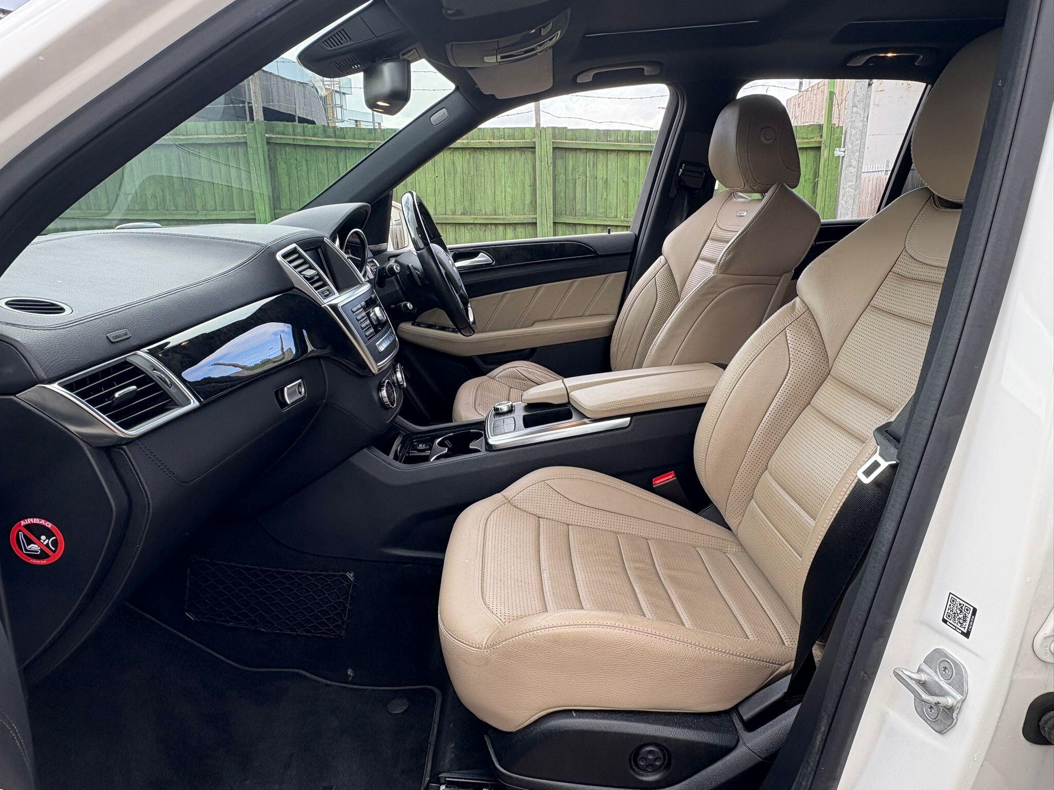 Mercedes-Benz M-Class view 29